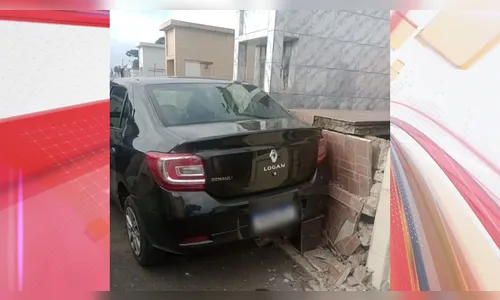 Motorista em surto invade cemitério e 'atropela' túmulos no PR