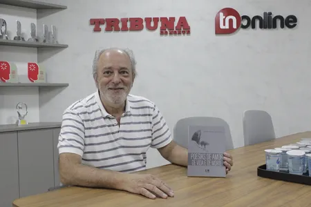 Um editor entrou em contato com o autor, oferecendo uma oportunidade para que o livro fosse analisado para possível publicação