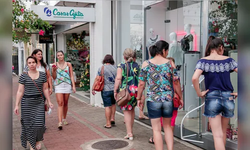 Veja o que abre e o que fecha no feriadão da Semana Santa e Tiradentes