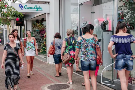 Veja o que abre e o que fecha no feriadão da Semana Santa e Tiradentes