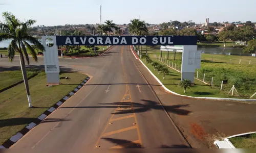 A carga horária prevista é de 30 horas semanais