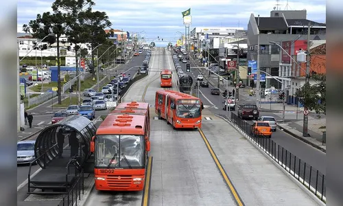 Adolescente morre atropelado ao pegar 'rabeira' em biarticulado no PR