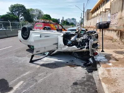 Acidente ocorreu no final da manhã desta quarta-feira (23)