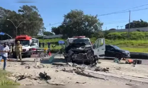 Colisão entre ambulância e caminhão deixa um morto e 7 feridos no PR
