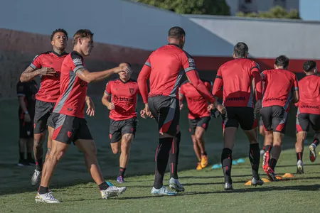 Avaí e Atlético-GO se enfrentam em Mirassol, neste sábado, em jogo crucial pela 7ª rodada da Série B; equipes tentam embalar na competição.