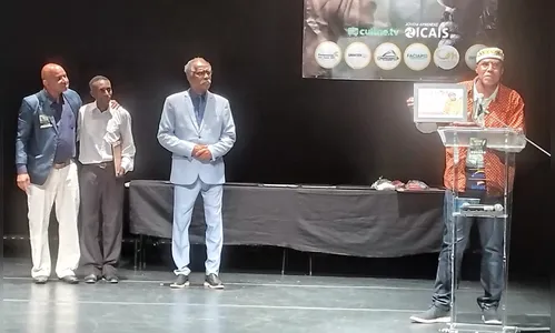 Apucaranense recebe comenda por defesa dos direitos da população negra