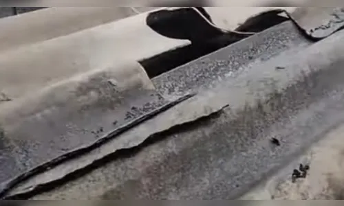 Em Jardim Alegre, família retorna do sítio e encontra telhado quebrado