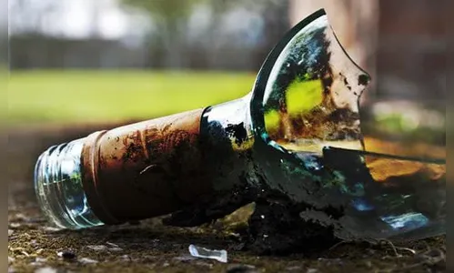 Homem leva garrafada no rosto após desentendimento em evento off road