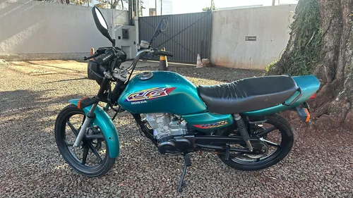 Diante da situação, tanto a motocicleta quanto os envolvidos foram apresentados na 22ª Subdivisão Policial (SDP)