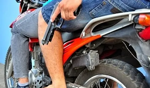 Dupla armada rouba motocicleta em Arapongas