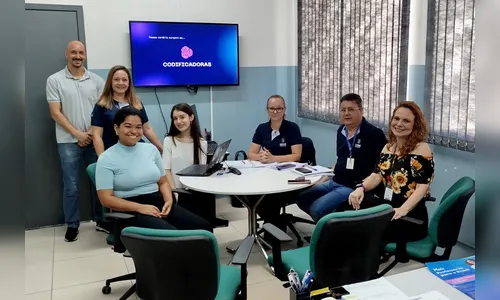 Estudante da UTFPR ensina programação para alunas da rede pública