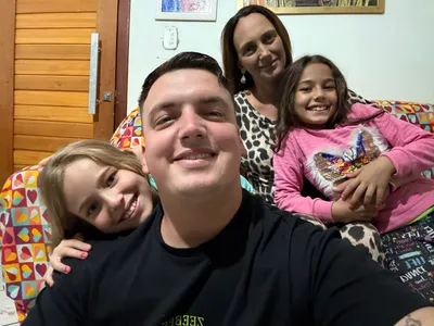 Geiley com os filhos
