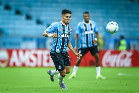 Grêmio encara o embalado Bragantino em confronto decisivo na Arena pelo Brasileirão.