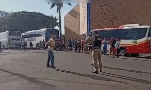 Homem leva tiro após agredir policiais em frente ao Santuário no PR