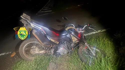 Idoso de 70 anos fica ferido após colisão entre moto e carro na PR-170