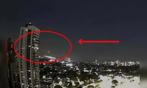 Maringá é iluminada por meteoro com rastro verde cortando o céu; veja