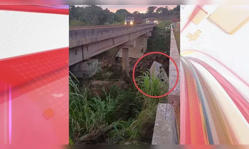 Motorista morre após carreta despencar de ribanceira na BR-376 no PR