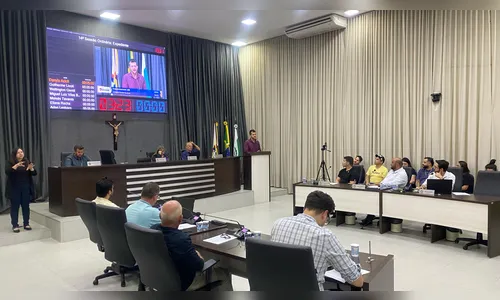 Câmara vota 13 matérias em primeira sessão com painel eletrônico
