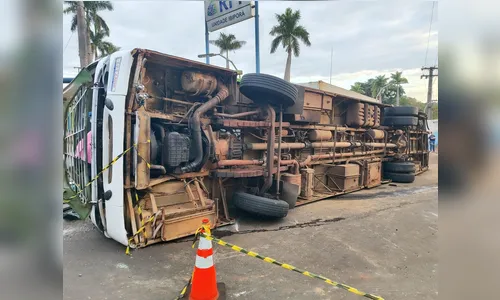 Acidente com ônibus de trabalhadores deixa um morto e 24 feridos no PR