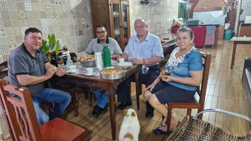 Pessuti se encontra com lideranças