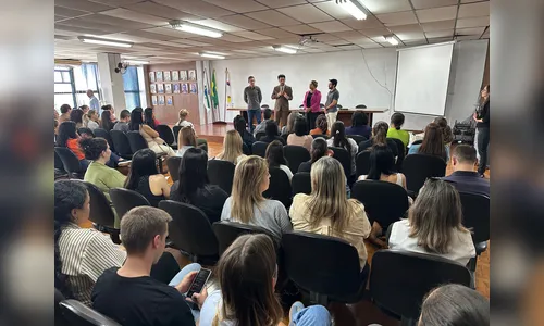 Professores aprovados em concursos são empossados em Apucarana