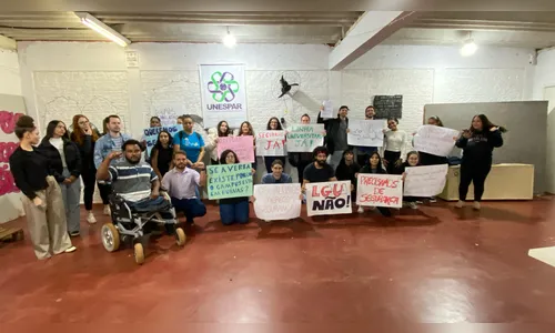 Alunos protestam e cobram investimentos para a Unespar de Apucarana