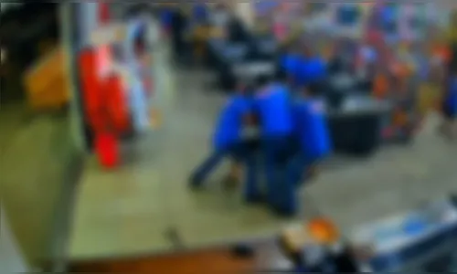 Tentativa de furto termina com suspeito agredido em supermercado de Apucarana