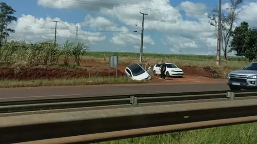 Veículo caído em cratera