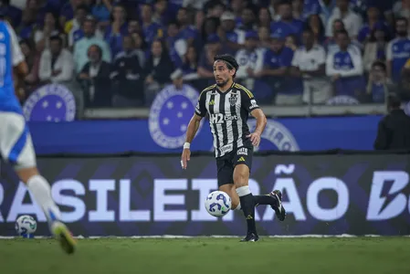Duelo começa às 21h30