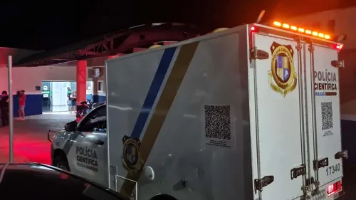 Viatura do IML em frente ao hospital municipal