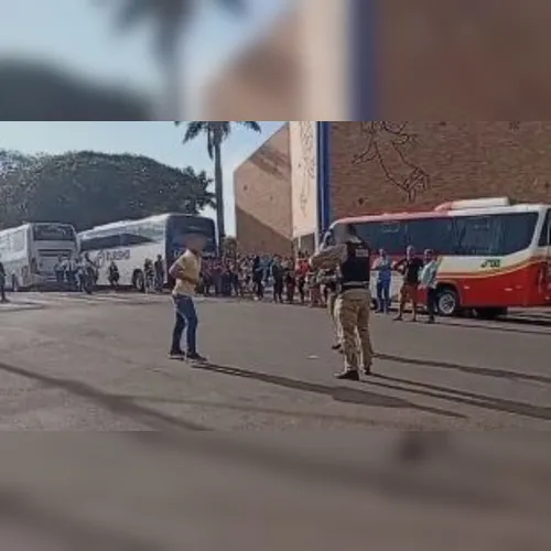 Homem leva tiro após agredir policiais em frente ao Santuário no PR