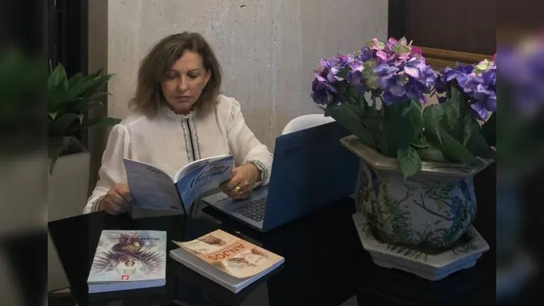 Lílian Marçal de Oliveira é autora de três livros