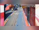 Motorista passa por cima de tapetes de Corpus Christi em Jardim Alegre