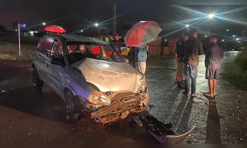 Batida violenta em cruzamento deixa três feridos em Apucarana