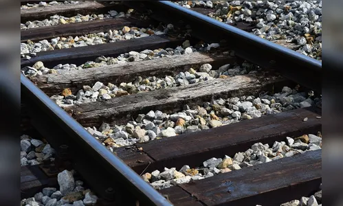 Idoso fica ferido após colisão entre carro e trem em Apucarana