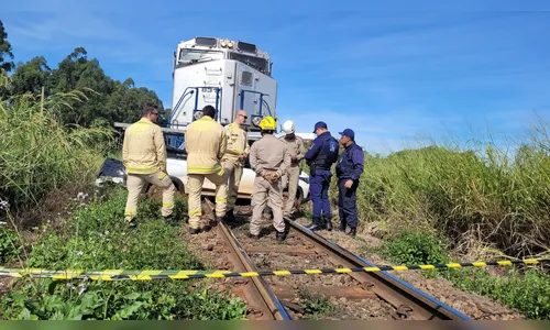 Trem arrastou carro por 400 metros, diz tenente do Bombeiros; veja entrevista