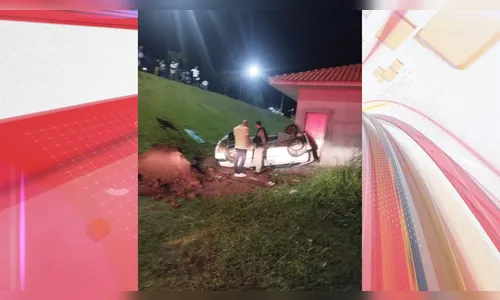 Capotamento deixa três pessoas gravemente feridas em Jandaia do Sul