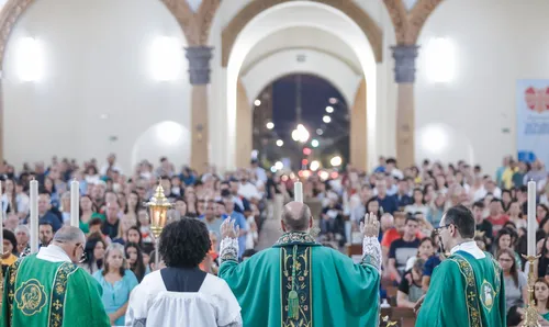 Católilcos passaram a representar 63,3% (72.040 habitantes) em 2022 em Apucarana, segundo o IBGE