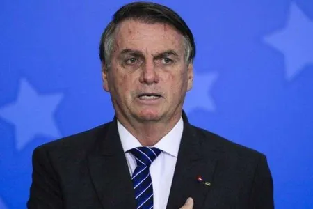 Em abril, Jair Bolsonaro passou por sua sexta cirurgia relacionada às sequelas da facada sofrida em Juiz de Fora, em 2018, durante a campanha presidencial