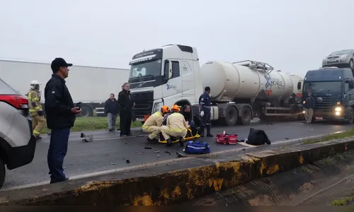 Engavetamento entre três carros e uma moto deixa um ferido em Jandaia