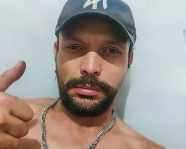 Equipes do Corpo de Bombeiros e do Serviço de Atendimento Móvel de Urgência (SAMU) prestaram os primeiros socorros à vítima, que foi intubada ainda no local.