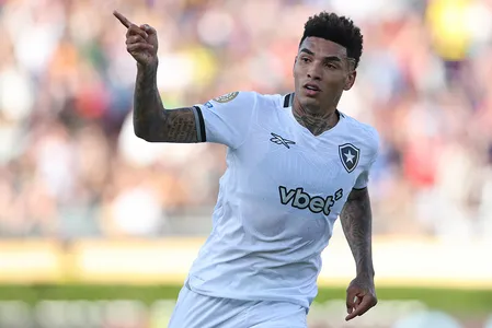 Igor Jesus marcou o gol do Botafogo contra o PSG