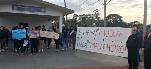 Manifestação ocorre nesta manhã de sábado