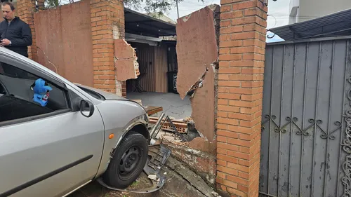 Motociclista fica ferida em acidente no centro de Apucarana