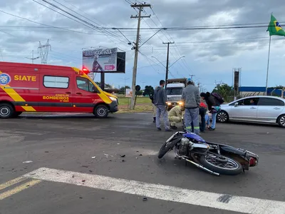 Motociclista fratura perna em acidente com carro em Apucarana