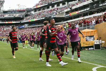 O Rubro-Negro virou em três minutos a partida, após sair perdendo por 1 a 0