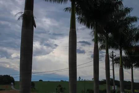 O dia amanheceu registrando 17 ºC, mas a temperatura deve subir