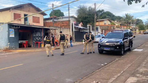 Polícia Militar está no local do crime