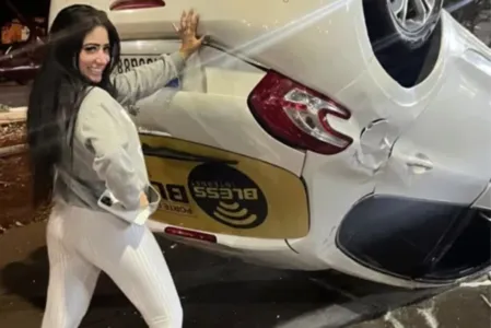 Um Renault Kwid teria avançado o sinal vermelho