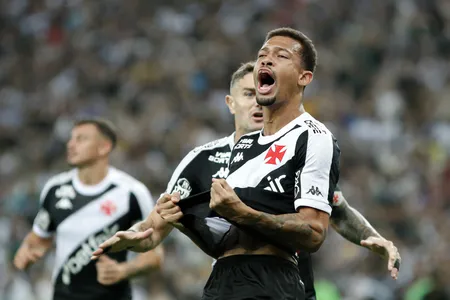 Vasco e Melgar decidem vaga no mata-mata nesta terça